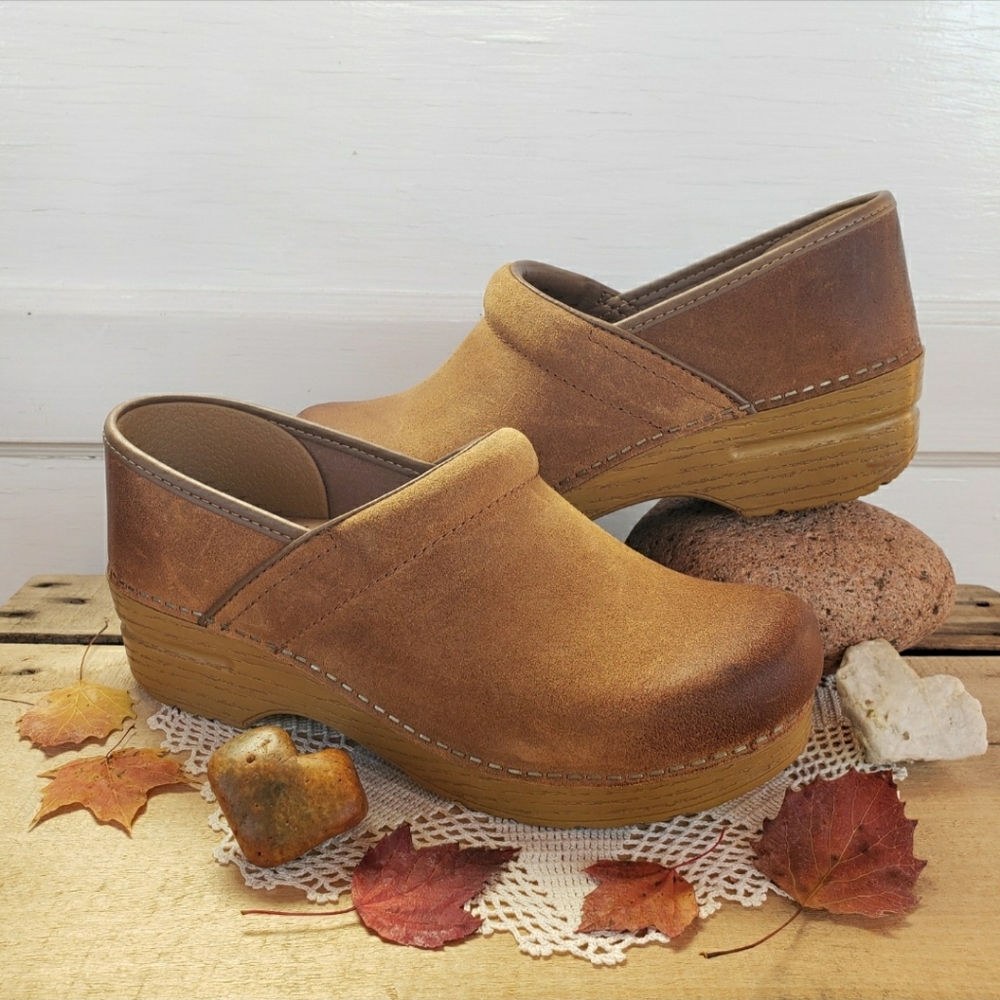 🌻Reserved for Amanda🌻Beeswax Suede Dansko Honey Clog Boho Cottagecore Prairie♡ - Picture 2 of 14
